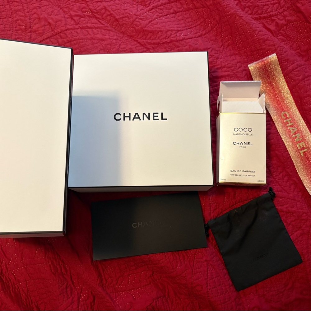 CHANEL Coco Mademoiselle Gift Set with Black and Gold Accents negotiable!!!